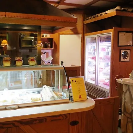 La D'oro Ristorante アパートホテル 4*